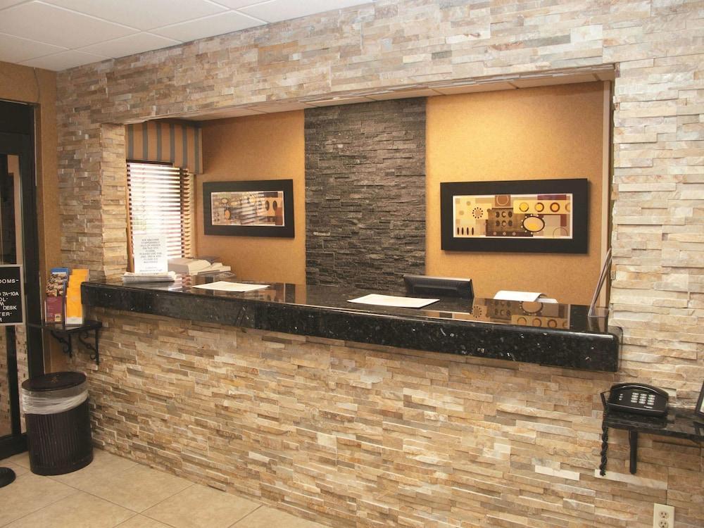 La Quinta Inn By Wyndham Columbia Se Fort Jackson Bagian luar foto