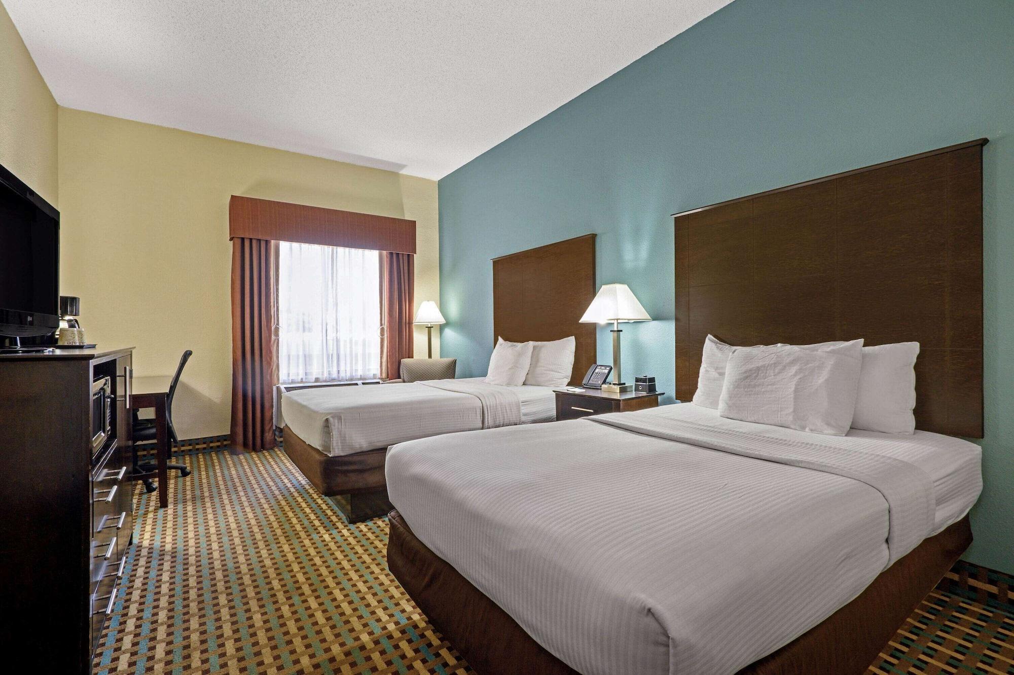 La Quinta Inn By Wyndham Columbia Se Fort Jackson Bagian luar foto