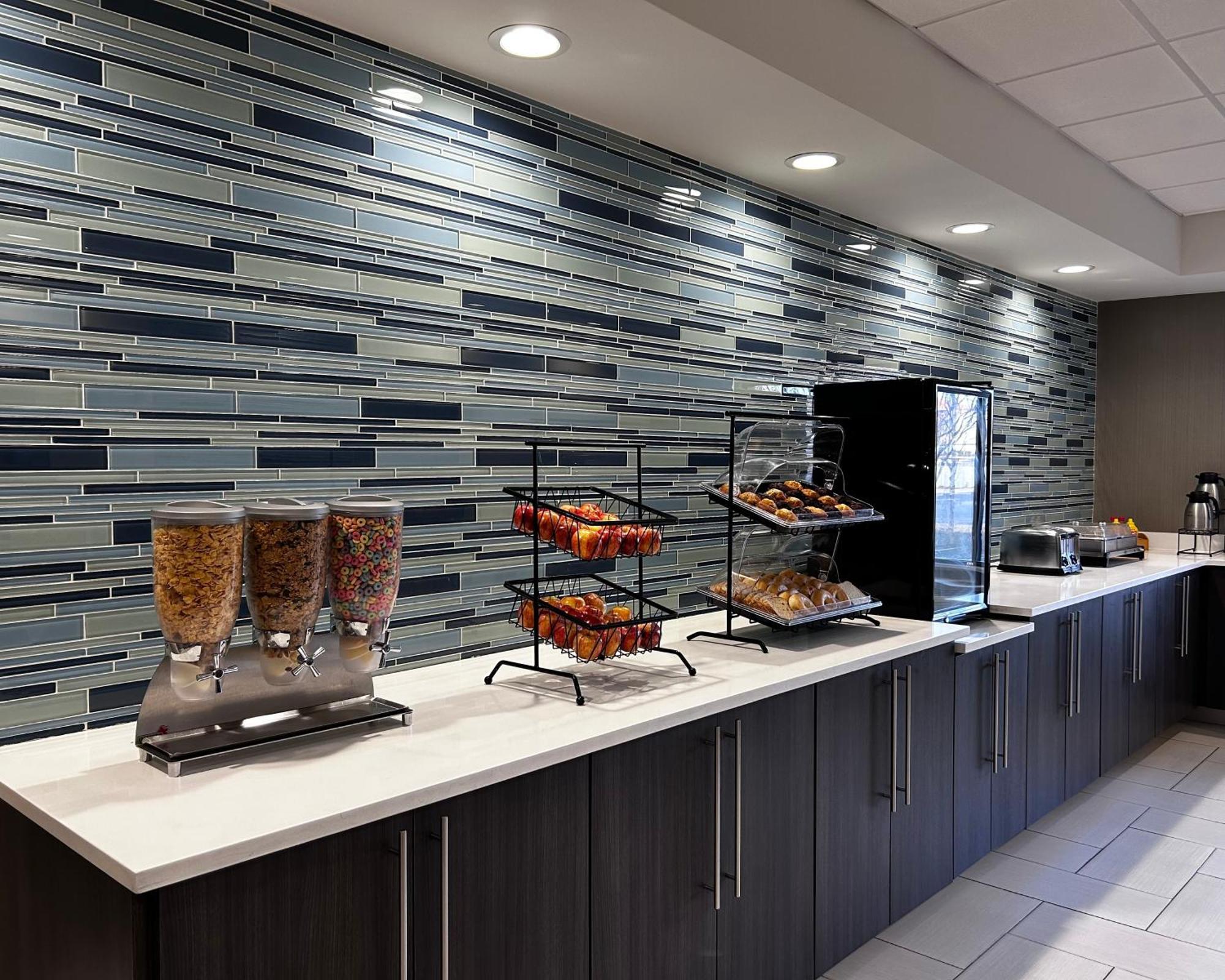 La Quinta Inn By Wyndham Columbia Se Fort Jackson Bagian luar foto