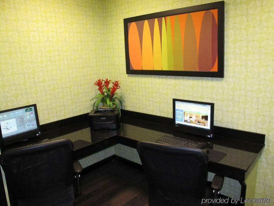 La Quinta Inn By Wyndham Columbia Se Fort Jackson Bagian luar foto