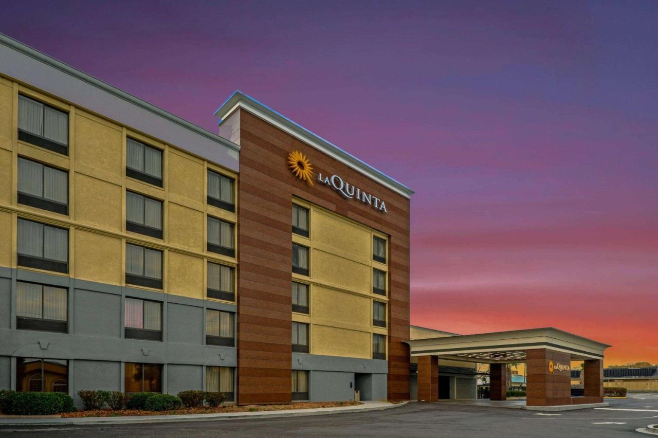 La Quinta Inn By Wyndham Columbia Se Fort Jackson Bagian luar foto